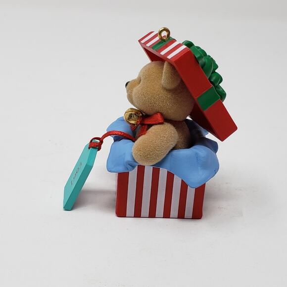 1993 Hallmark A Childs Christmas Keepsake Handcrafted Holiday Ornament. - Picture 7 of 7